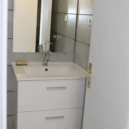 Apartment Superbe Climatise Vue Port Et - 4yacht37